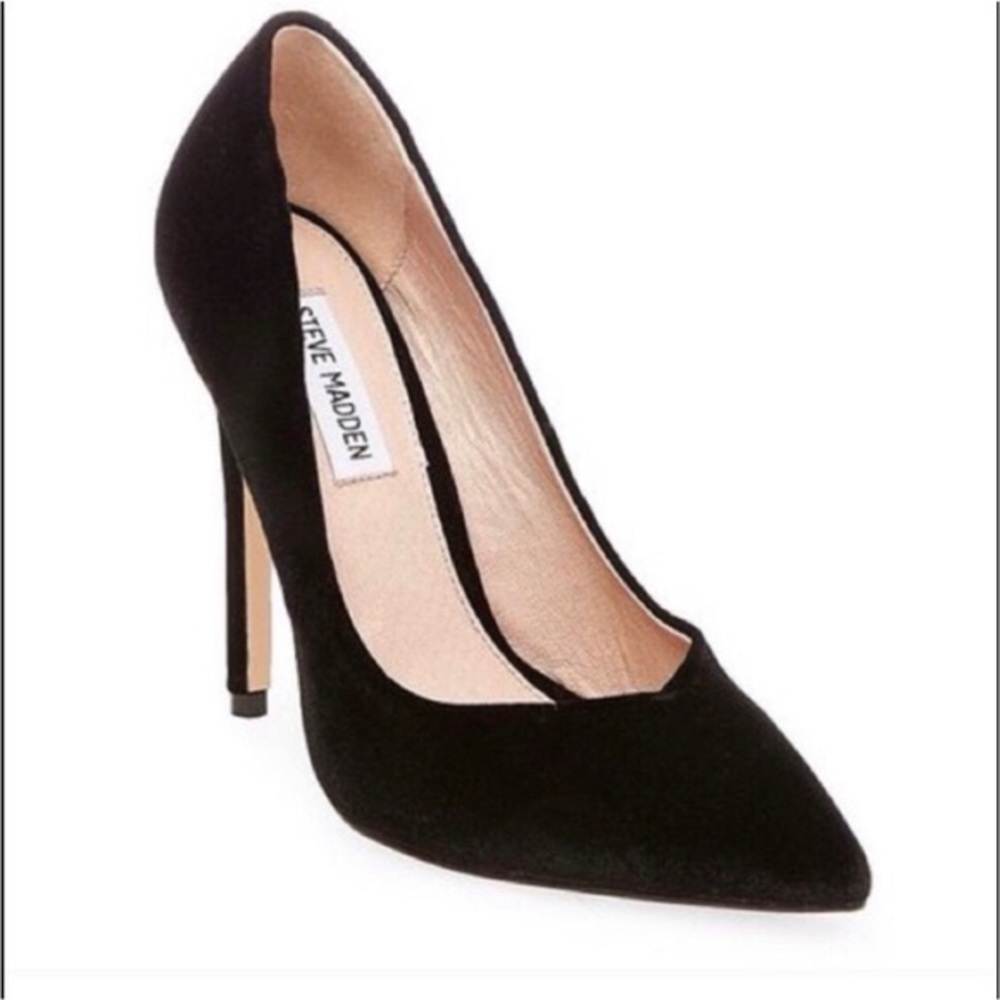 NEW WITH BOX STEVE MADDEN WICKET Velvet HEEL